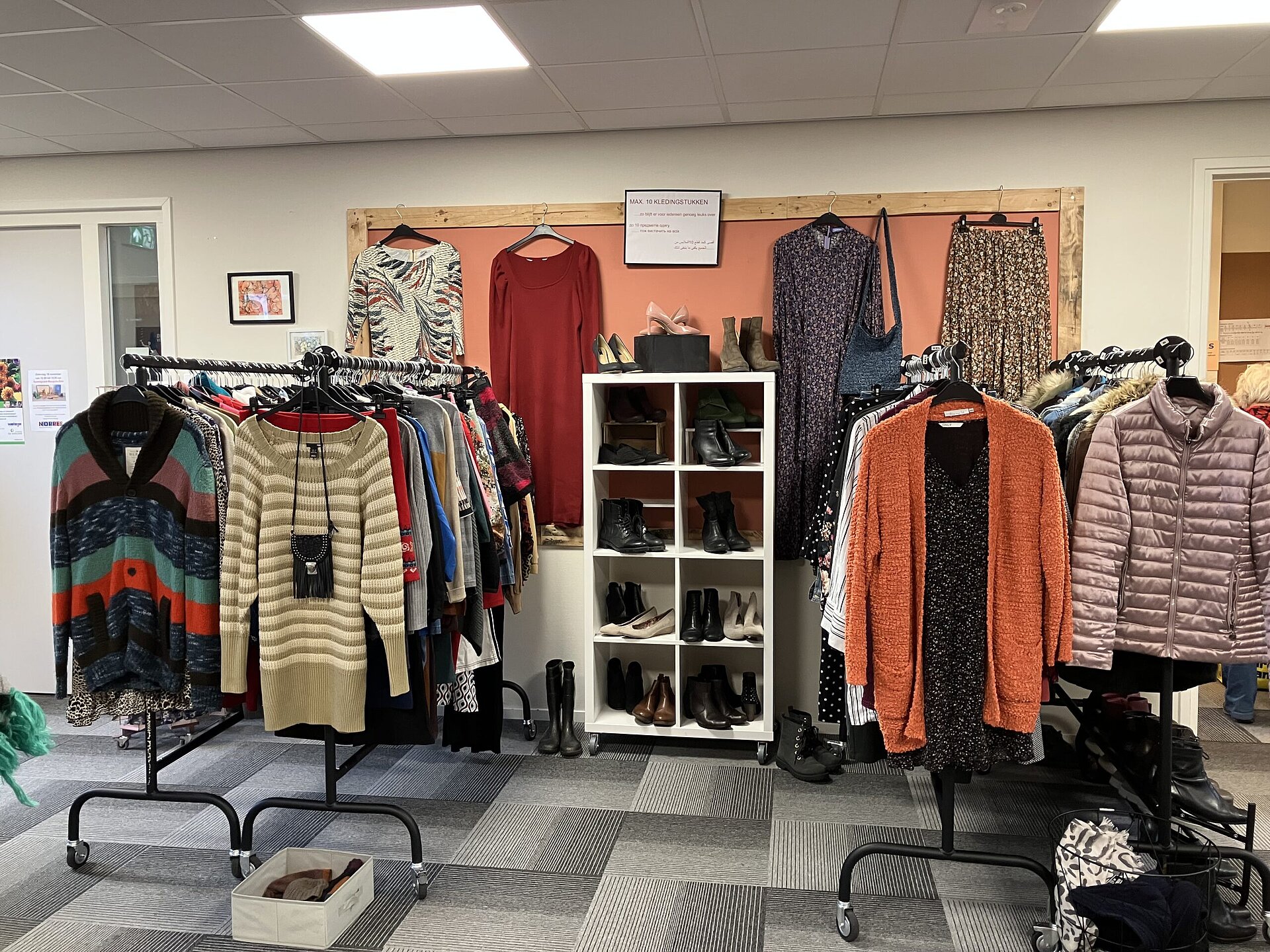 Weggeefwinkel-noppes-kleding