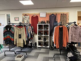 Weggeefwinkel-noppes-kleding