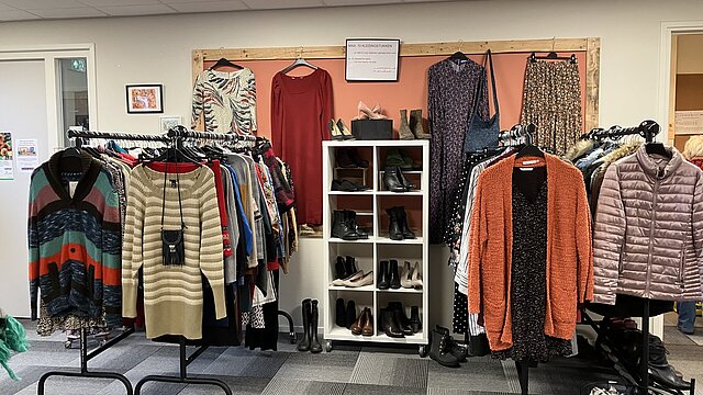 Weggeefwinkel-noppes-kleding